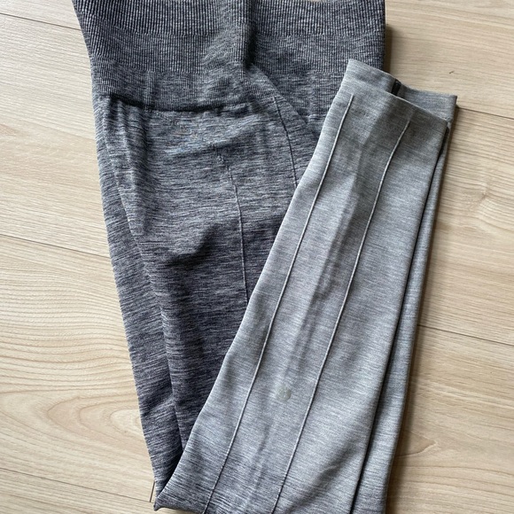 Lulu lemon seamless legging size 4. Perfect condition and fits so comfortably. - Picture 3 of 5